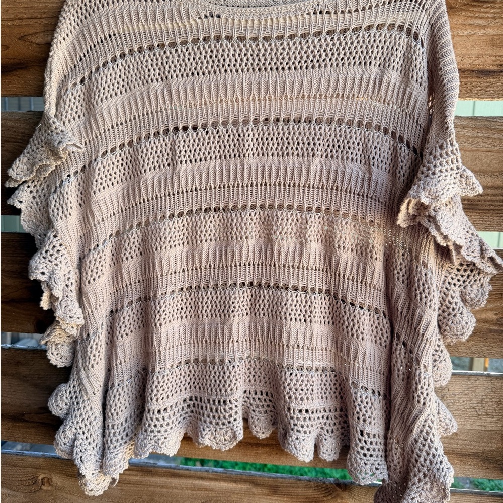 Women's Crochet‎ Ruffle Hem Sweater - Beige& silver